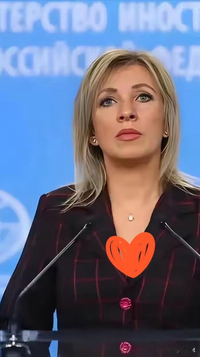 俄罗斯走了一步让所有人都没想到的棋。它没有搞军事演习，也没放狠话，而是做了一件看