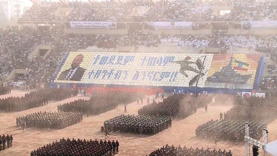 🇪🇹🌊今天埃塞俄比亚阅兵式上出现的横幅向厄立特里亚发出信息：“无论他们