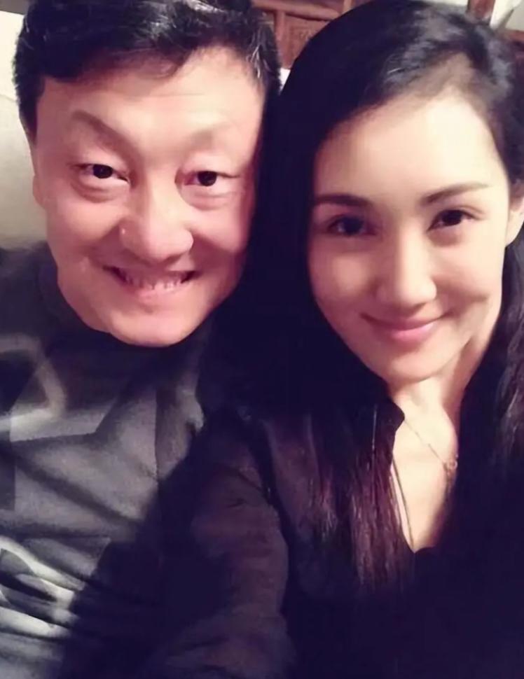 *出轨风波升级！疑韩磊妻子深夜连麦爆料：曾捉奸7人，还有私生子 最近的娱乐