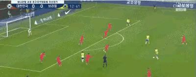 巴西5-0韩国，首尔球场安静得像被按了静音键。不是韩国踢得差，是巴西把比赛变成