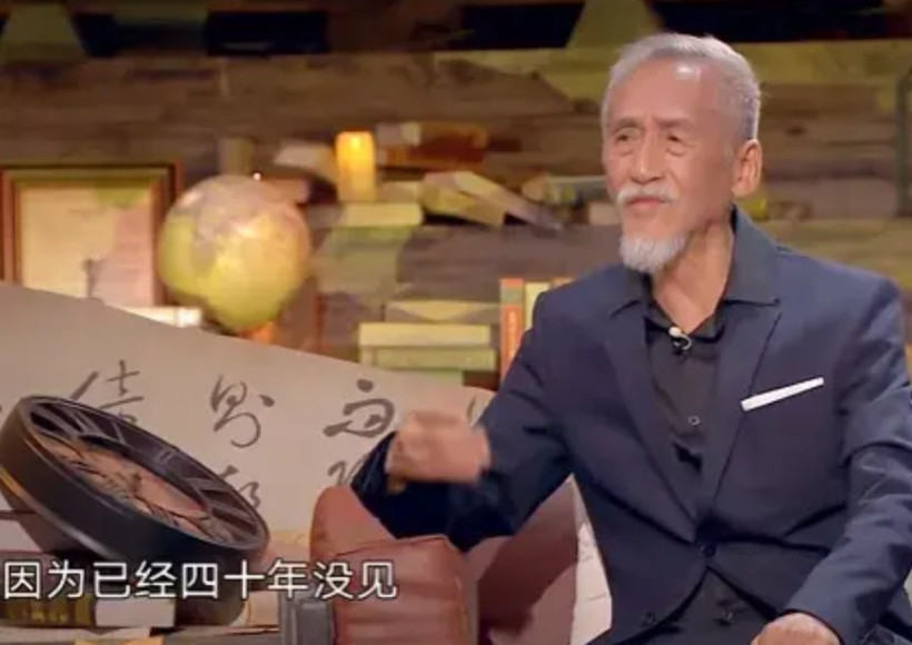 陈彼得5岁就离开成都。45岁第一次回到故乡成都。他与弟弟时隔几十年再相见