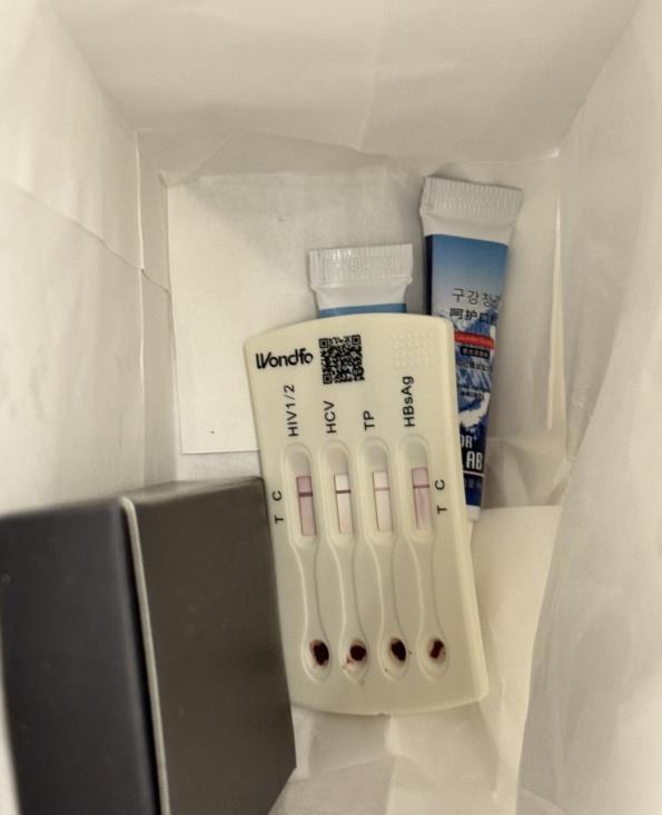 酒店洗漱包现用过HIV检测盒，引发关注。6月16日，徐先生携女友和家人从