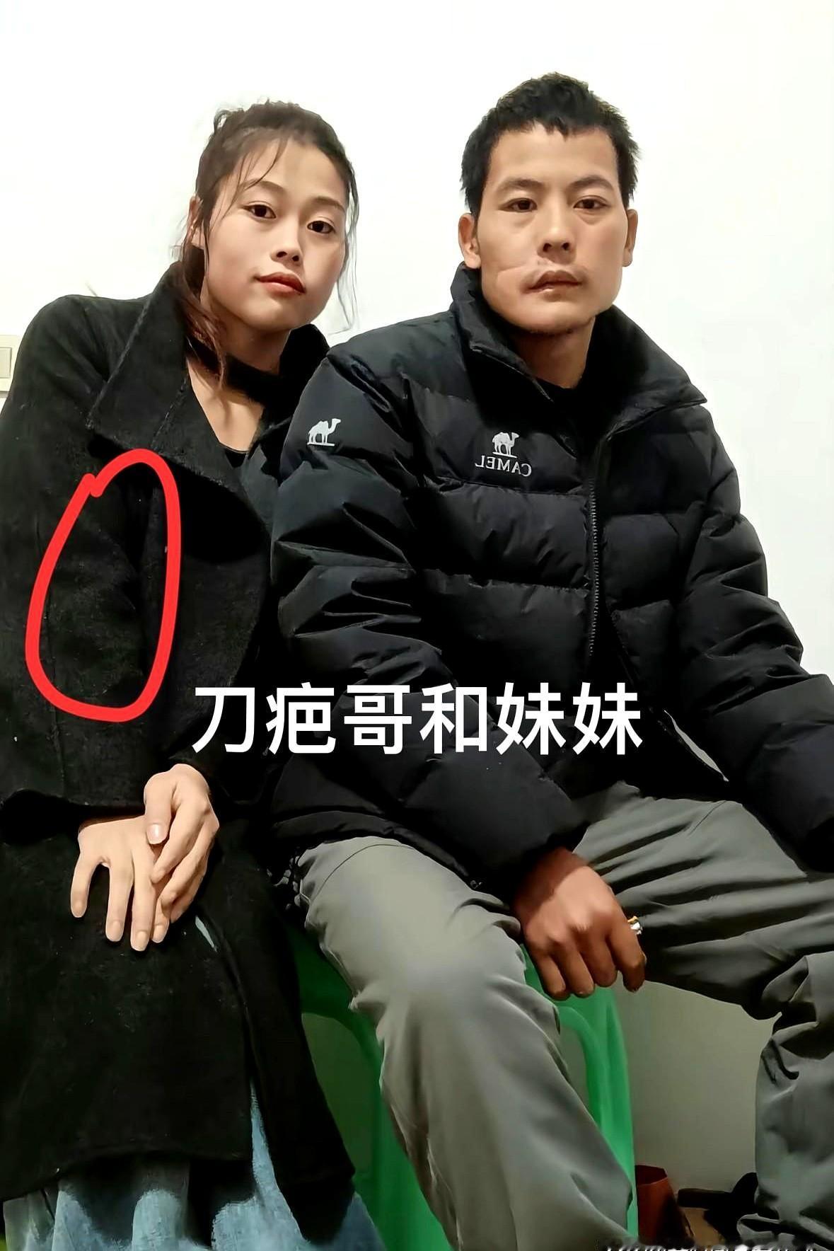 一条乡村短视频把外号“刀疤哥”的小伙推上热搜，镜头扫过他家那张掉漆木板床和姐姐妹