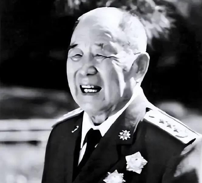 1974年，李德生正在研究防务图，等来的不是作战命令，而是让他辞职的消息。理由