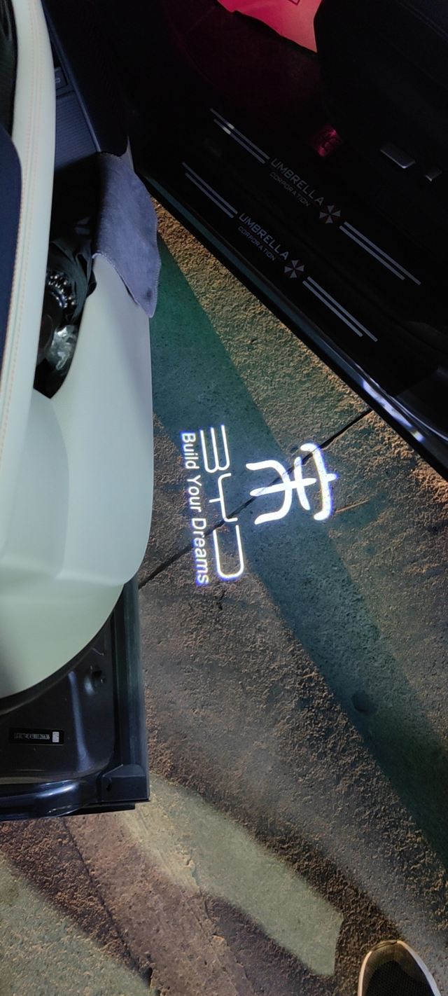 改装一下迎宾灯效果拉满白天夜晚都很清晰。52包邮某宝买的。