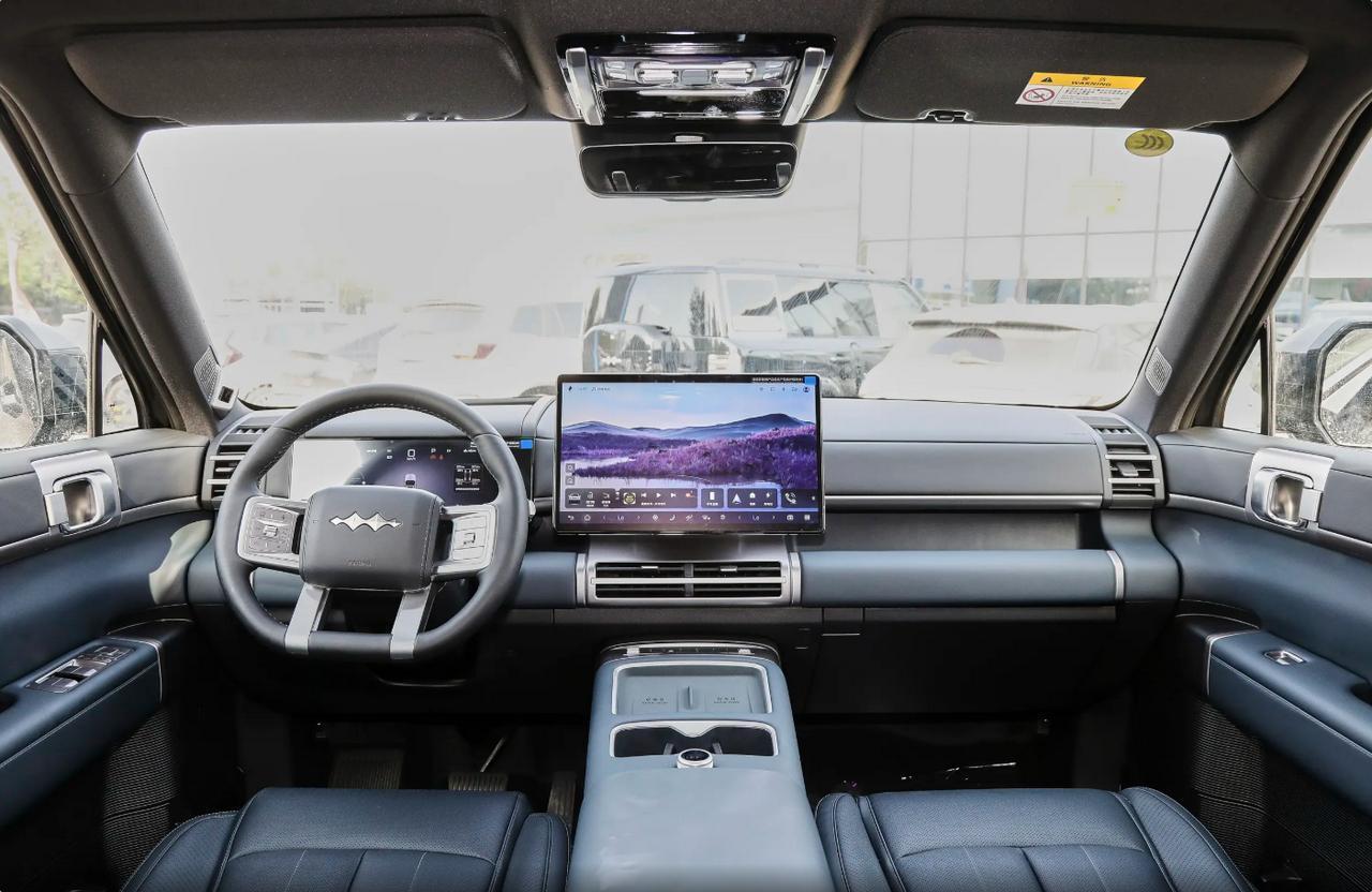 真狠。还能这么玩。方程豹钛7，自去年9月份上市以来，月销直接冲到了3000