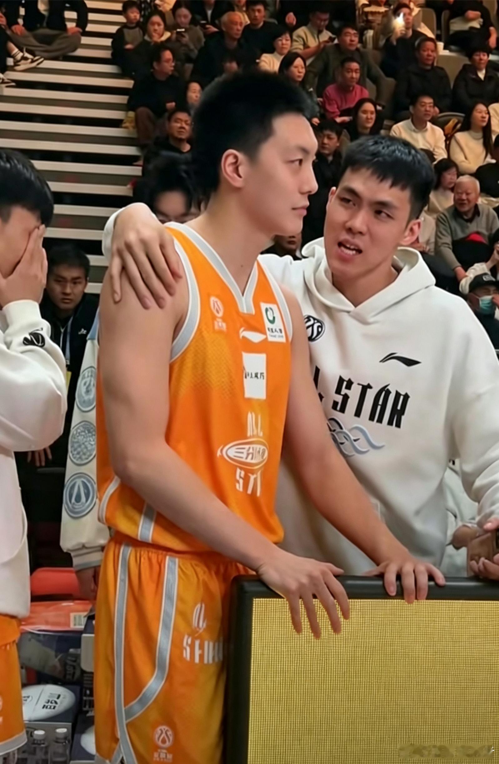 男篮世预赛胡明轩回归男篮后卫最强风景线，世预赛第二阶段男篮更新参赛名单，专为高强