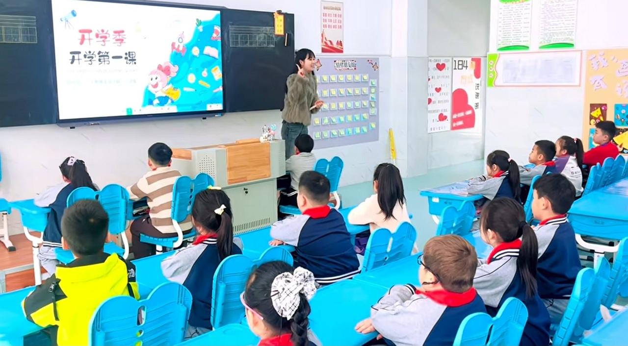 我觉得养儿子最需要注重独立人格、责任感和亲情的培养。避免过渡保护和溺爱，应鼓励