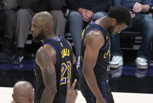 兄弟们主动权在湖人了下一场赢了第三打狼队下一场输了第四打火箭我