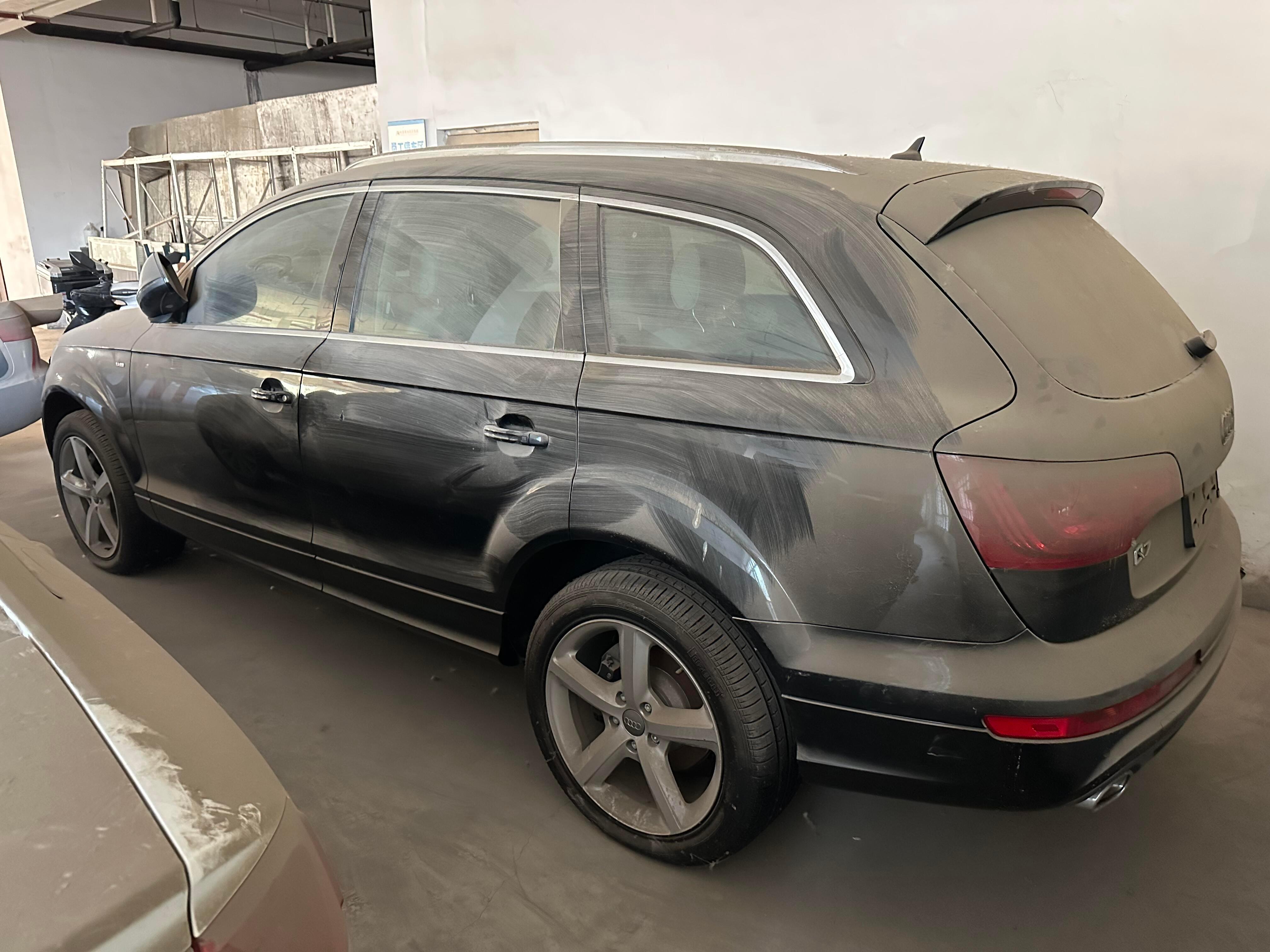 库存了15年全新未上牌的初代奥迪Q7重见天日，“你知道这15年我是怎么过的吗？”