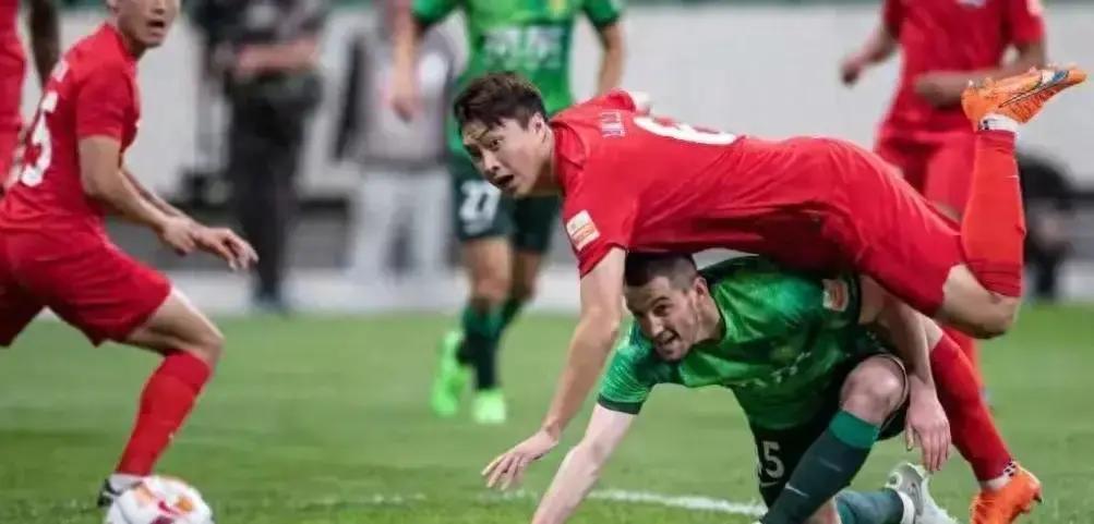 梅州客家终于解脱了，今天下午三点半进行的中超联赛收官之战，主场作战的北京国安5: