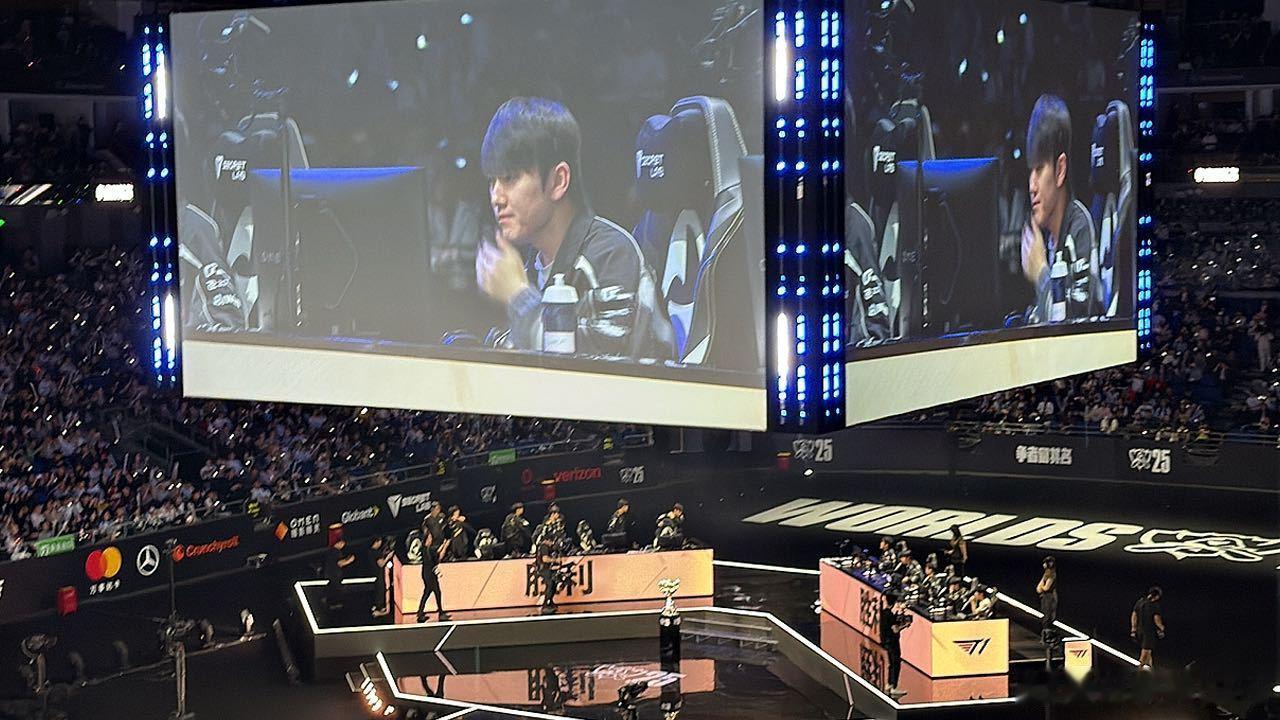 随着T1淘汰TES，T1决赛对战KT，LCK锁定S15总冠军！LCK锁定S15总