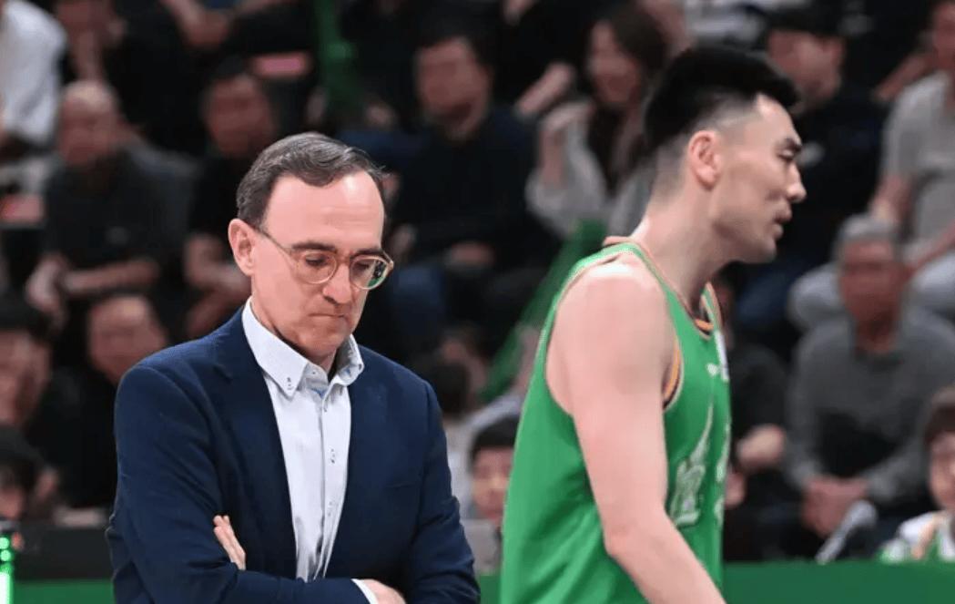 二哥要退役了！乌戈谈李晓旭：“输球让人难过。”乌戈说这话的时候，语气里藏着比