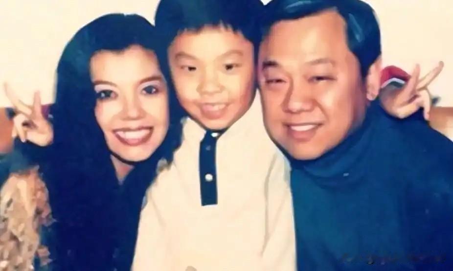 叶剑英元帅的第六任妻子是李刚。李刚是叶选廉的母亲，“北京第一名媛”赵欣瑜的前婆婆