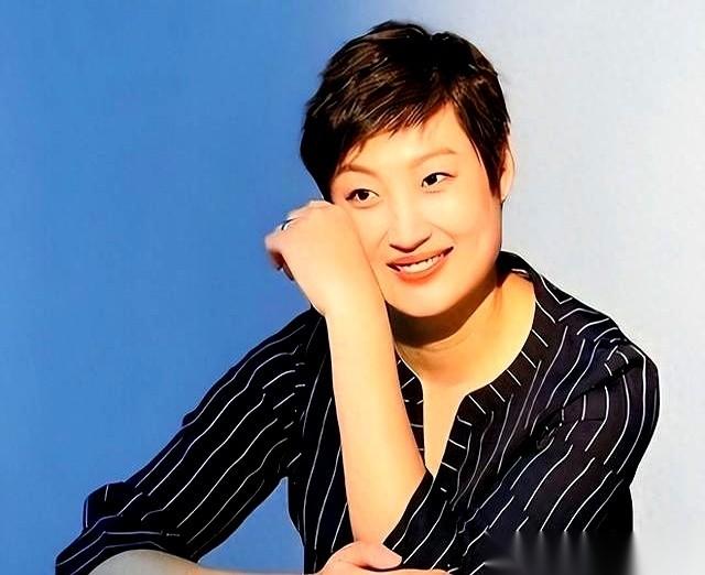 30岁办完婚礼后，杨昊最终和做电子生意的刘树国结束了婚姻，并且没有要孩子。转身