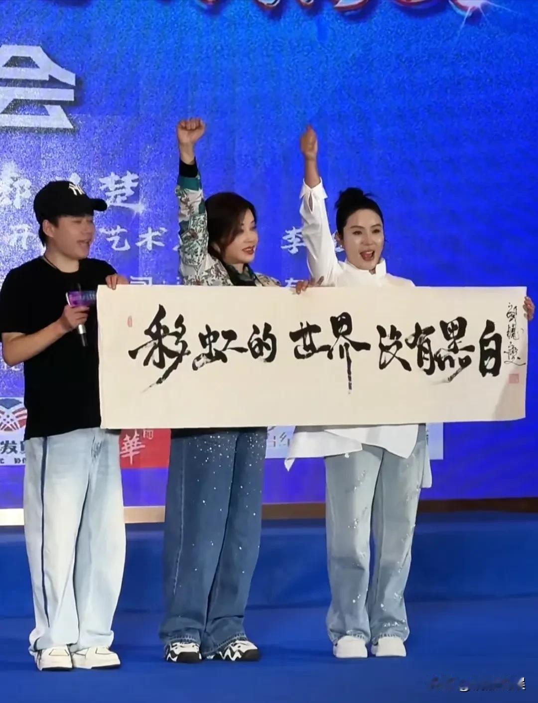 别人的七十六岁已经享受天伦之乐了，刘晓庆的七十六岁，正是拼的时候。她参加自己的