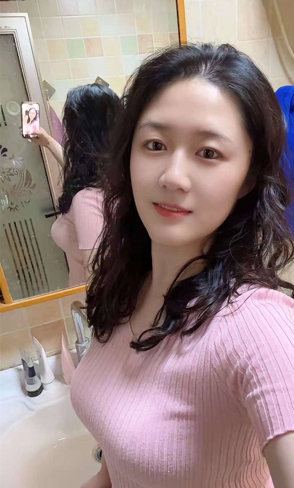小姨没事就喜欢给我发自拍