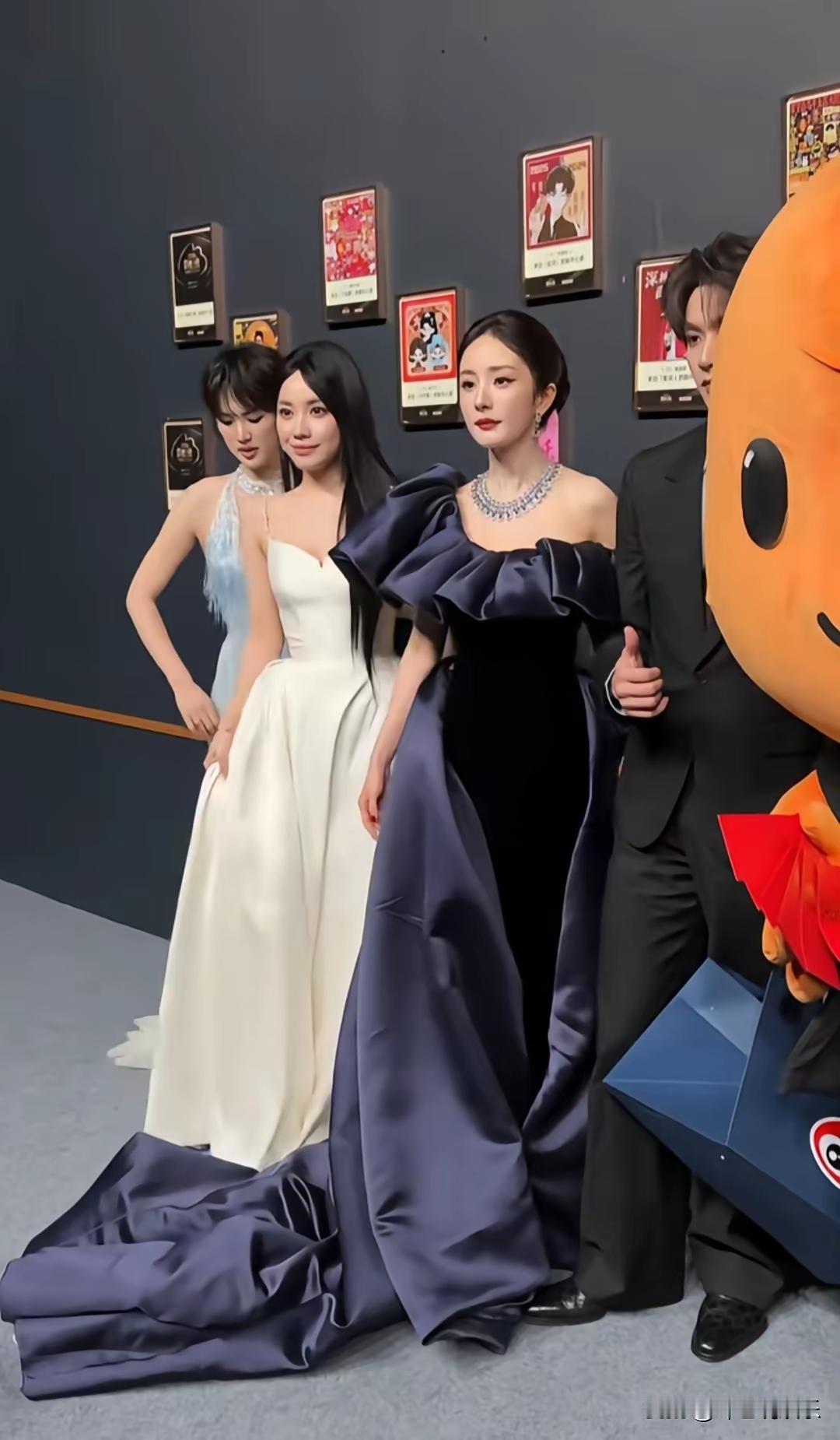 张艺谋春节档电影《惊蛰无声》剧组走红毯，才发现华为公主姚安娜在列。姚安娜毕业于名