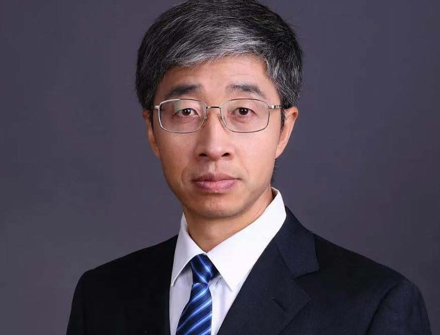 没想到一夜之间火了！北师大副教授陈志新，因为自己的课没有被教务处排上，但又不想浪