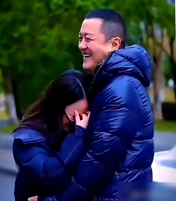 看到李亚鹏那段“下跪求饶”的录音被全网当段子讲，我沉默了很久。​如今他负债4