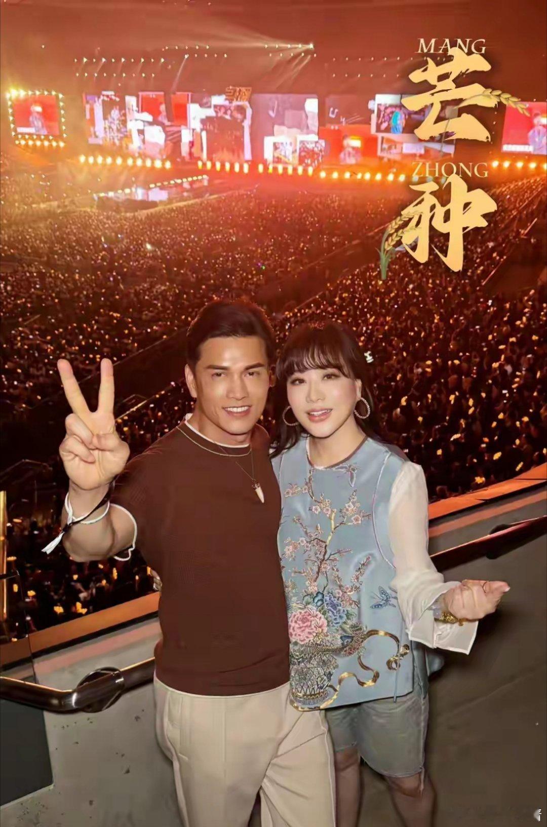 69岁吕良伟和老婆杨小娟芒种又秀恩爱，吕哥这颜值状态完胜同龄人​​​