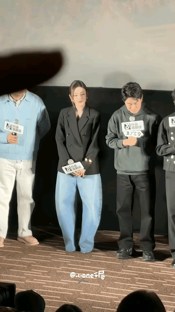 这个时髦是非赶不可么？这么丑的裤子也有人喜欢，穿上跟蛤蟆站起来了似的，丑爆了，设