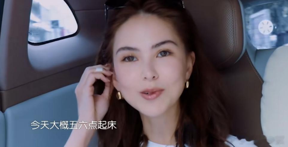 终于懂了，见过繁花万千，周杰伦为什么最后只和昆凌走进婚姻。近日，昆凌参加的综艺
