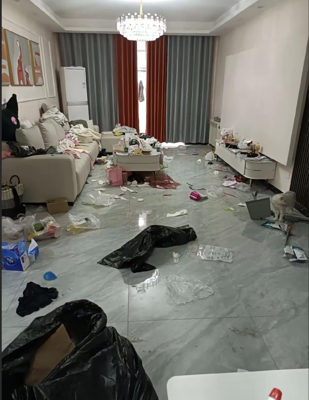 我的朋友年初刚结婚，十月份就提出离婚了。他说这不是结婚，是供了个累赘。女方非要城