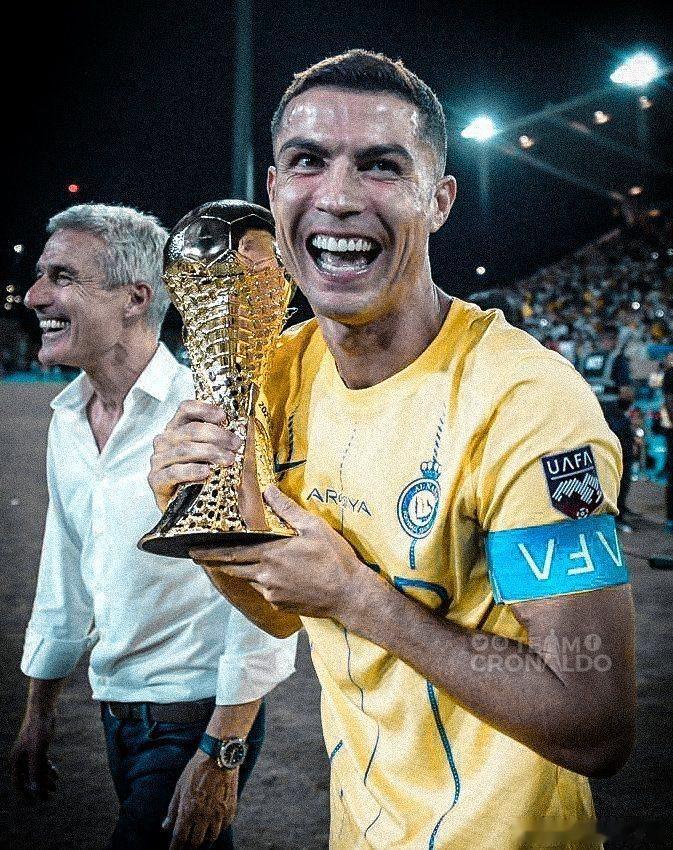 媒体竟然让我们相信这件事从未发生过，真是太不可思议了。我都哭了，C罗的非点球进球