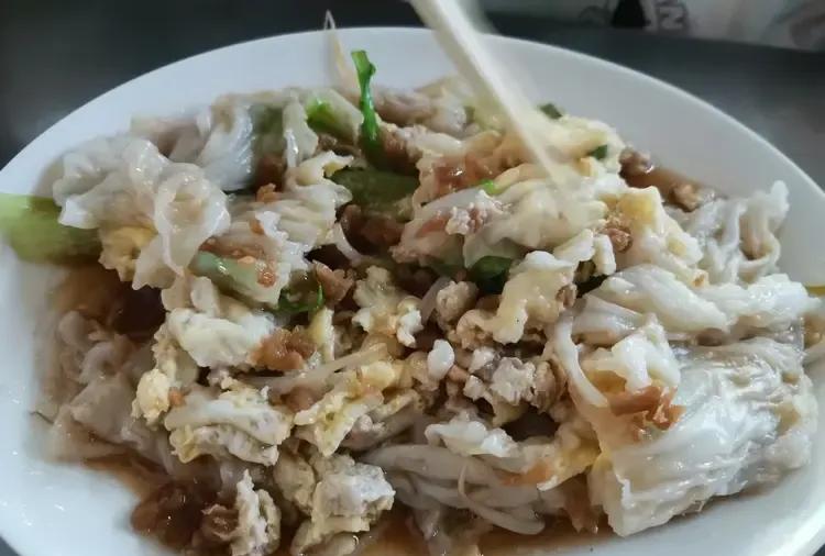 说到潮汕美食，还得是肠粉，吃过很多地方的肠粉，感觉还是潮汕肠粉味道比较正宗。上