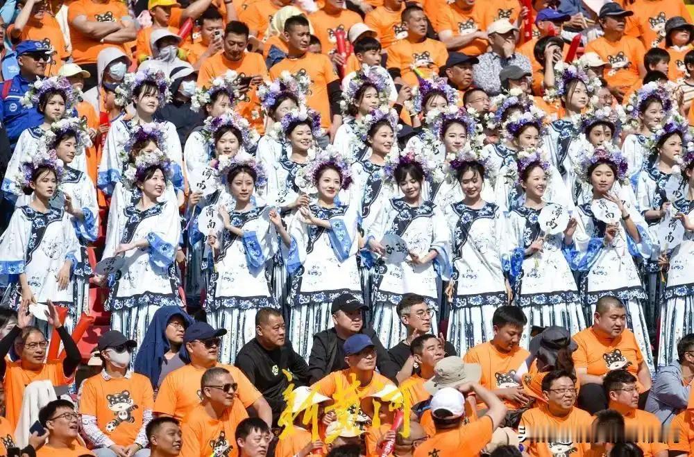 清朝入关前，曾经五次凿穿长城后，绕过北京，冲入内地抢掠。目的是削弱大明国力、军力