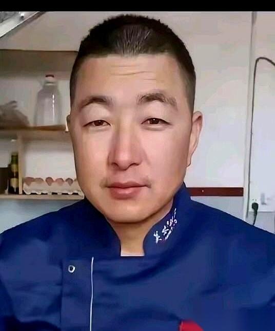 那个面馆老板，把他老婆杀了。结果呢？他自己的女儿，跑去跟姥姥家求情，保他一命。