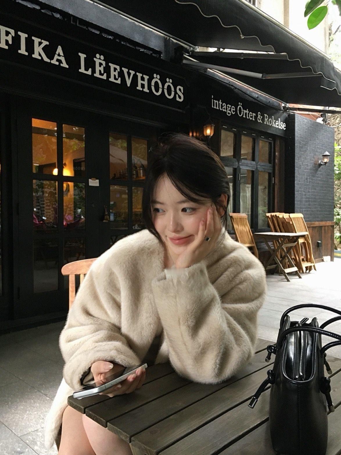 困住我青春的人始终没有回头看我一眼