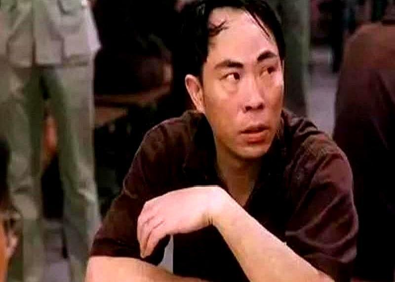 他演了一辈子坏人，片场没人敢叫他本名。周润发在《监狱风云》片场，只喊他“潮