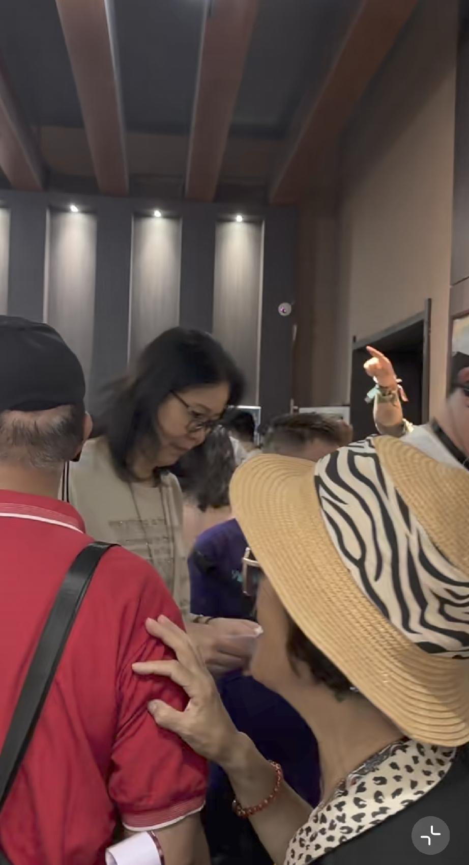6月1日，郎平与女儿白浪一起参观西安秦始皇兵马俑，两位没戴口罩时，居然很少人认出