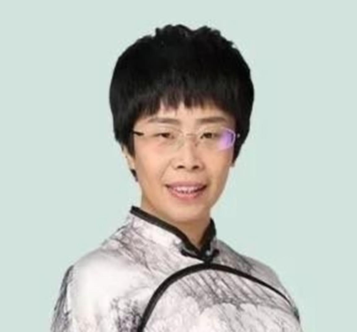 北大才女蒙曼50岁至今未婚，朱迅问她：“你最想嫁给谁？”谁曾想，她脱口而出说的一