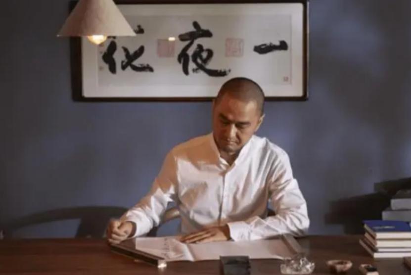 2014年，北京一男子在家里喝茶的时候，身上佩戴的古玉却突然碎裂了，这让他有了一