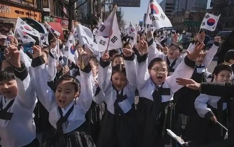韩国生育率突然上来了，这是因为，韩国终于发现了解决单身男性结婚难题，到底症结在哪