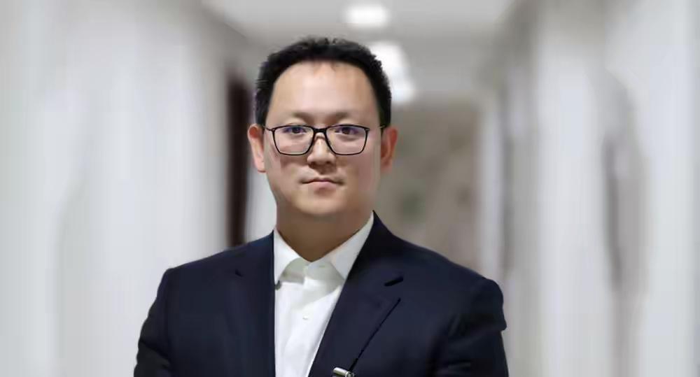 郑伟这会儿估计彻底绝望了。他怎么也没有想到，身为方正县委原书记，自己会因