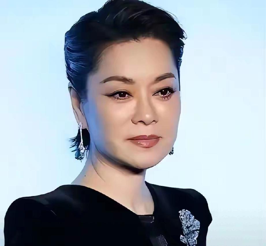 毛阿敏当年有多清醒？放弃百亿遗产远走美国，如今才知救了自己解