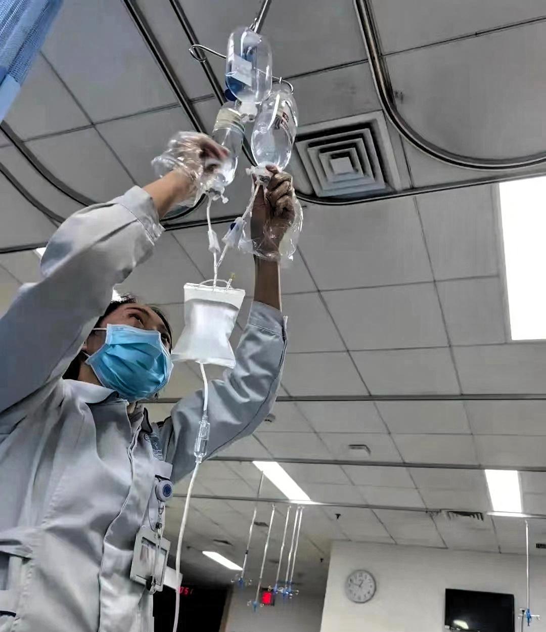 奉劝各位父母这么冷的天，千万不要给孩子吃水果，尤其是蓝莓，车厘子，葡萄，草莓