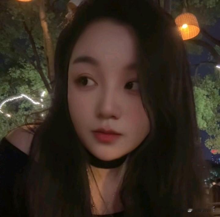 郴州烟花店老板的妻子凌晨1点多发了一个视频：月亮这么圆，苍天没眼啊！简单的1