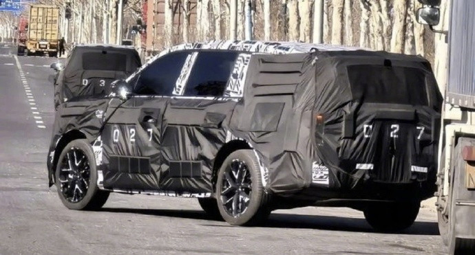 小米三款新车齐曝光这几款里面，最重要的肯定就是昆仑——新技术最多，还能把品牌再