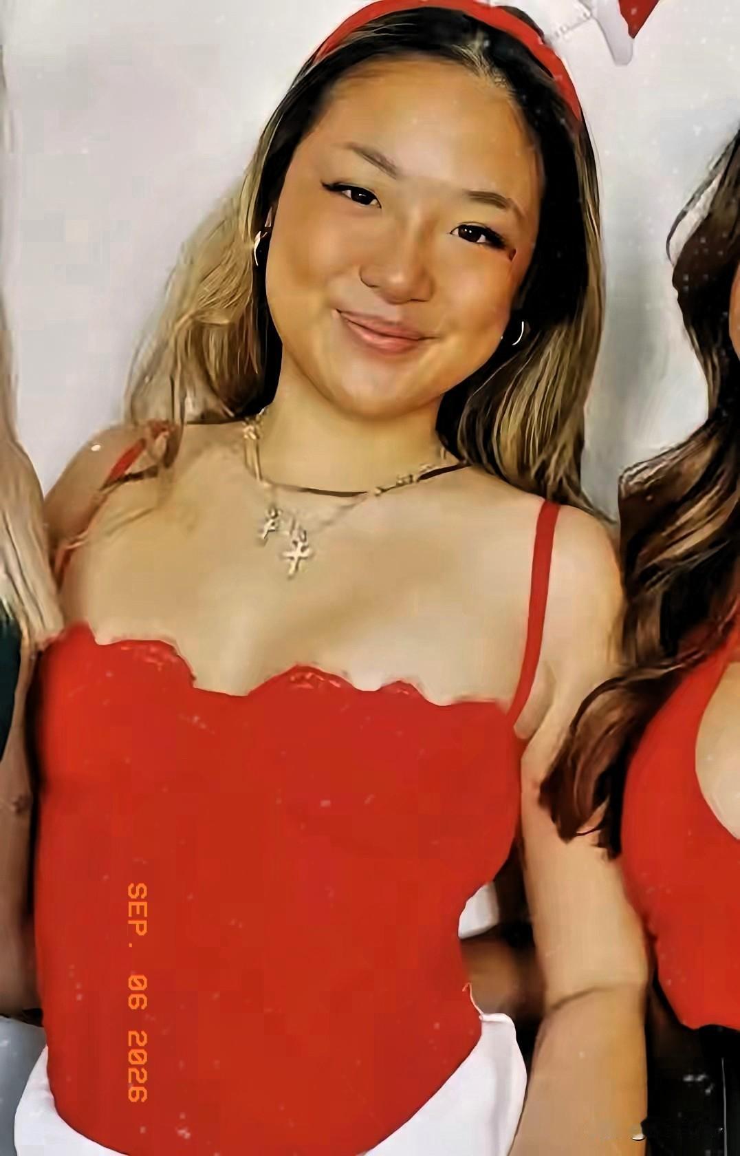 张学友估计眼皮都不想抬一下。他怎么也不会想到，平时把俩闺女捂得严严实实，25岁