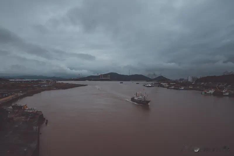 14级强台风“白海豚”直扑闽浙，周末出行恐全面受阻！江浙沪拉响警报！14级强