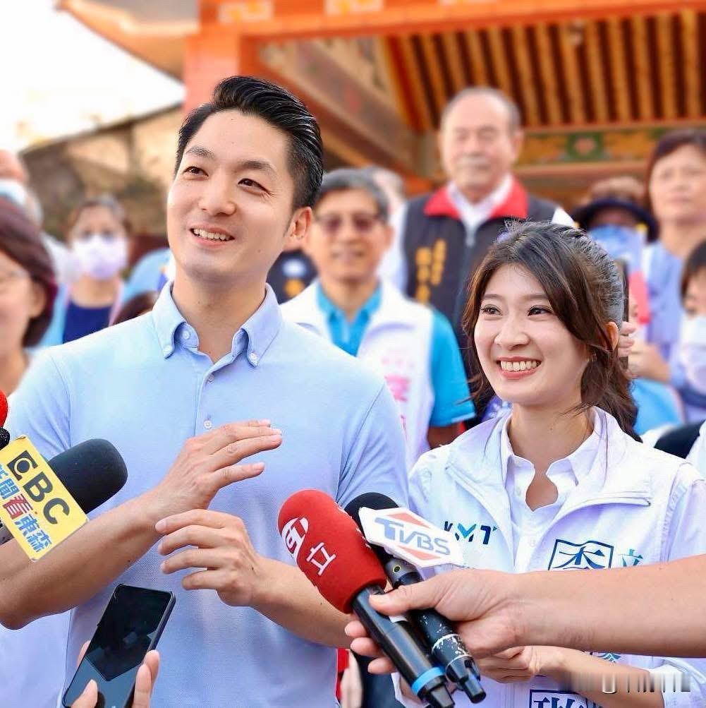 国民党前发言人、北京大学硕士李明璇今（3日）在脸书发文表示，最近可能是因为网络上