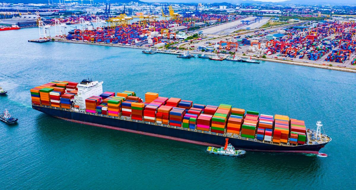 美军玩起“封港”把戏，拿伊朗港口当自家后院设卡，中方直接亮明底线：中国船只正常通