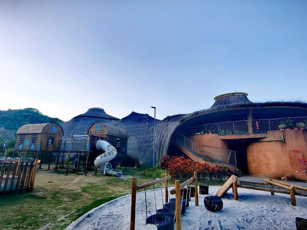 都说海南很潮湿,有哪里不潮湿吗?从地理位置上说，海南与内地比（比如东北）都潮湿