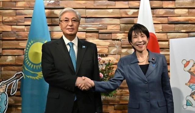 哈萨克斯坦2000万吨稀土转卖美日，签完协议发现，还是绕不开中国，美日两国对此特