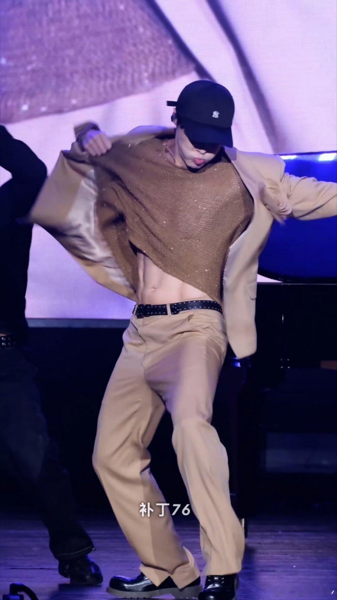 不得不说，这么晚给我推送这种图，是欺负我没有男朋友吗